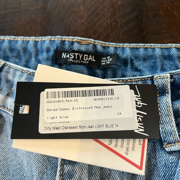 *New With Tags* Nasty Gal Shred Games Distressed Mom Jeans - Picture 3 of 4